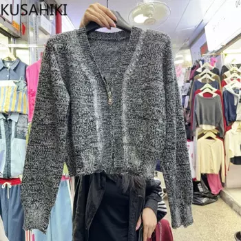 Женский трикотажный кардиган с V-образным вырезом