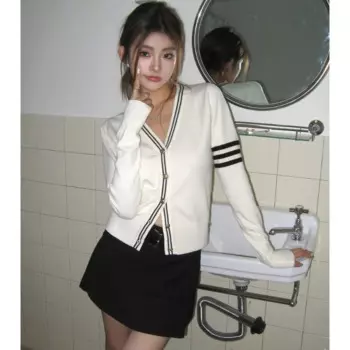 Женский трикотажный кардиган с V-образным вырезом и длинным рукавом