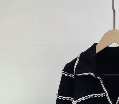 Женский трикотажный кардиган с V-образным вырезом