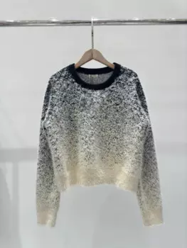 Женский трикотажный пуловер с круглым вырезом и длинными рукавами