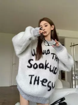 Женский трикотажный пуловер с круглым вырезом и надписью