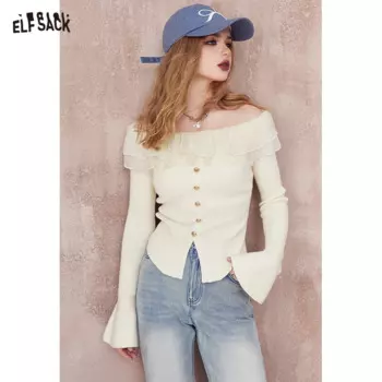 Женский трикотажный пуловер с открытыми плечами и рюшами