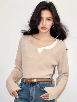 Женский трикотажный пуловер с V-образным вырезом