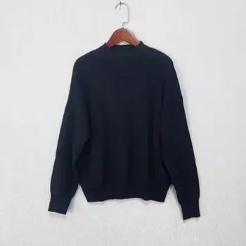 Женский трикотажный свитер с длинными рукавами и спущенными плечами