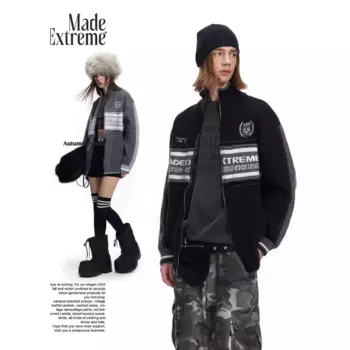 Женский трикотажный свитер-водолазка с вышивкой