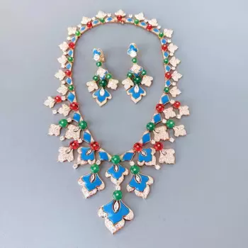 Женский ювелирный комплект из колье и серёг, с инкрустацией фианитами