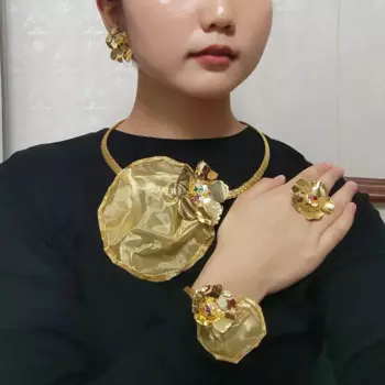 Женский ювелирный комплект из колье и серёг, с позолотой