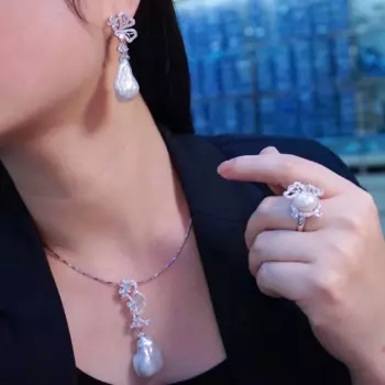 Женский ювелирный комплект из колье и серёг, из серебра 925 пробы