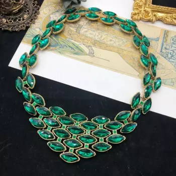 Женский винтажный комплект из колье и серёг, с зелеными бриллиантами