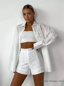 Женский жаккардовый костюм для отпуска, Белый Элегантный комплект из двух предметов: рубашка с длинным рукавом и шорты с высокой талией