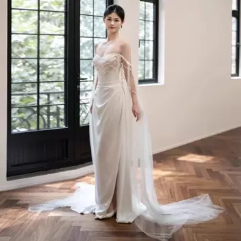 Женское атласное платье без рукавов, с открытыми плечами