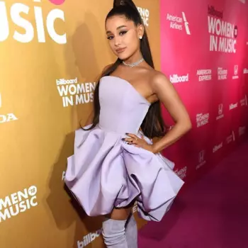 Женское атласное платье-мини без бретелек