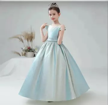 Женское атласное платье с бантом и синими цветами