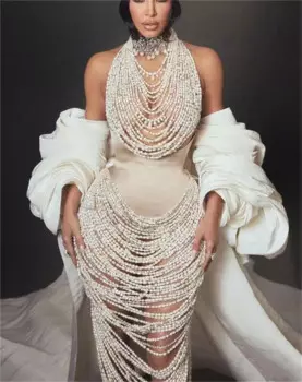 Женское атласное платье с лямкой на шее, без рукавов