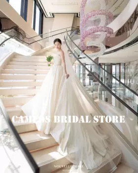 Женское атласное платье с плиссировкой, без бретелек