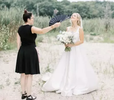 Женское атласное платье с U-образным вырезом, без рукавов