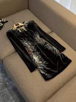 Женское бархатное черное платье с длинным рукавом и круглым вырезом