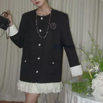 Женское черное платье с длинным рукавом и круглым вырезом