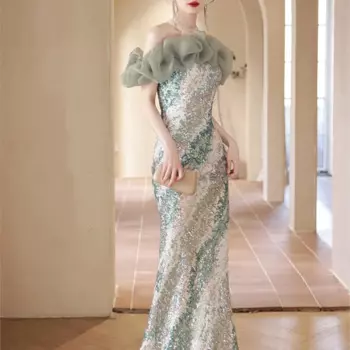 Женское длинное платье-хост с блестками