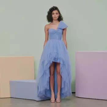 Женское длинное платье-пачка с одним открытым плечом