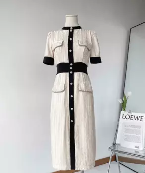 Женское длинное платье с круглым вырезом