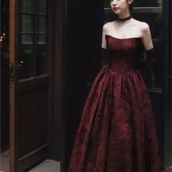 Женское длинное платье в стиле ретро