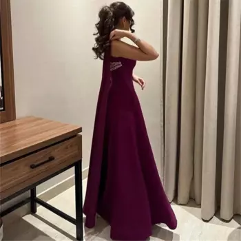 Женское длинное вечернее платье с круглым вырезом, без рукавов