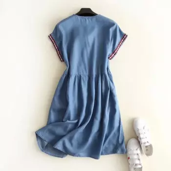 Женское джинсовое платье с коротким рукавом и цветочной вышивкой