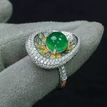 Женское кольцо из натурального халцедона, из серебра 925 пробы