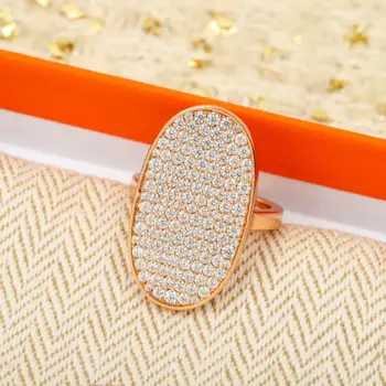 Женское кольцо из розового золота с бриллиантами