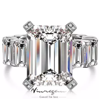 Женское кольцо из серебра 925 пробы с мусанитом, 12 х16 мм