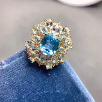 Женское кольцо из серебра 925 пробы с натуральным топазом