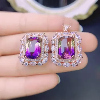 Женское кольцо из серебра 925 пробы с натуральным аметистом