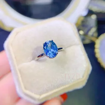 Женское кольцо из серебра 925 пробы с натуральным топазом