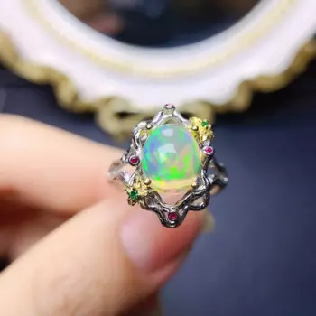 Женское кольцо из серебра 925 пробы с натуральным опалом