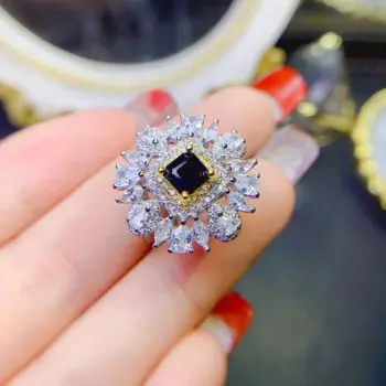 Женское кольцо из серебра 925 пробы с натуральным камнем