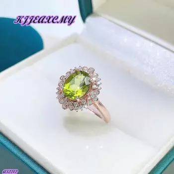 Женское кольцо из серебра 925 пробы с натуральным камнем