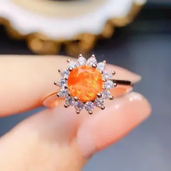 Женское кольцо из серебра 925 пробы с фианитом