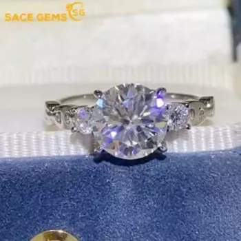 Женское кольцо из серебра 925 пробы с муассанитом 2 карата