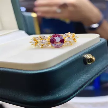 Женское кольцо из серебра 925 пробы с Александровым Changstone