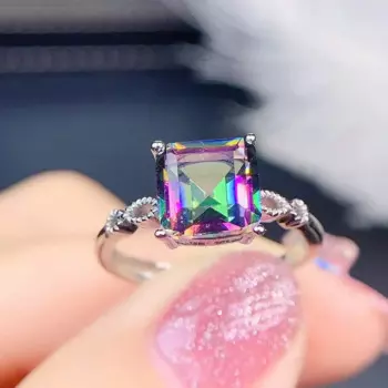 Женское кольцо из серебра 925 пробы с натуральным Мистик-топазом