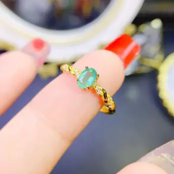 Женское кольцо из серебра 925 пробы с натуральным изумрудом