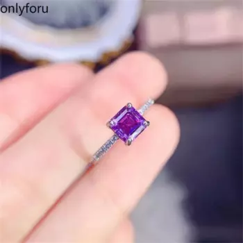 Женское кольцо из серебра 925 пробы с муассанитом 1 карат