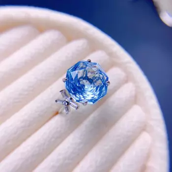 Женское кольцо из серебра 925 пробы с натуральным топазом