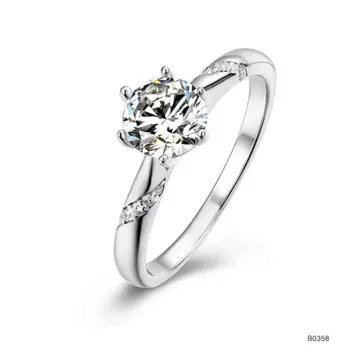 Женское кольцо из серебра 925 пробы с бриллиантами