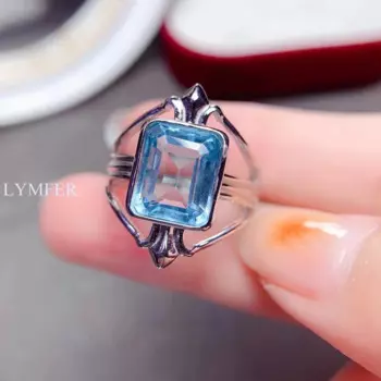 Женское кольцо из серебра 925 пробы с натуральным топазом