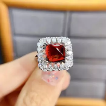 Женское кольцо из серебра 925 пробы с натуральным гранатом