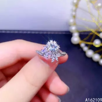 Женское кольцо из серебра 925 пробы с натуральным камнем