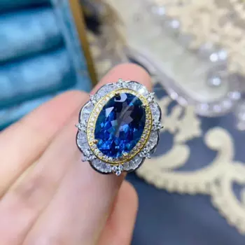 Женское кольцо из серебра 925 пробы с натуральным голубым топазом