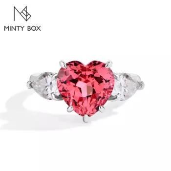 Женское кольцо из серебра 925 пробы с муассанитом, 10 х10 мм